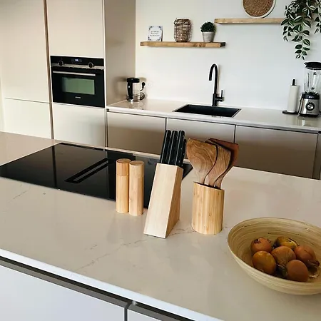 Perfect Located 2 Bedroom *