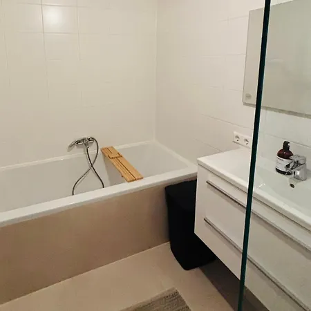 Апартаменты Perfect Located 2 Bedroom